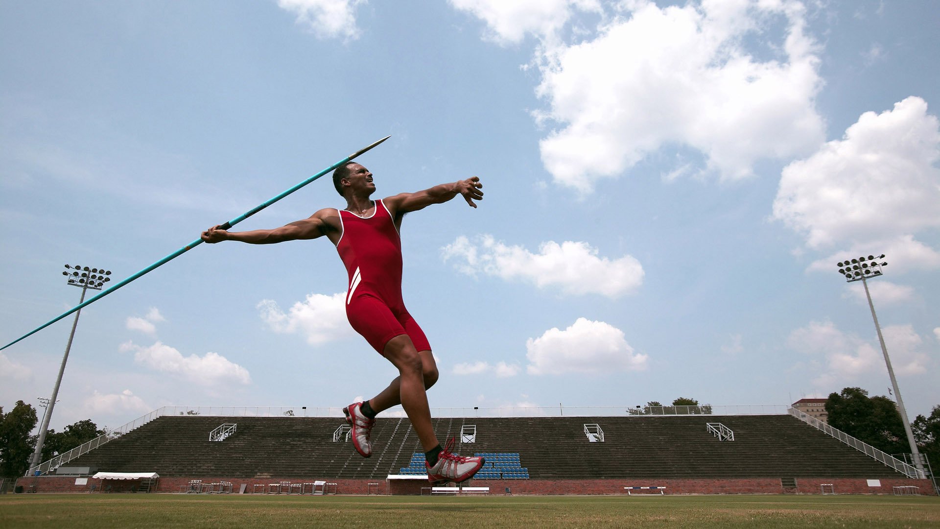 剧烈竞争促使中超球队不断提高水平，竞争过于激烈的危害